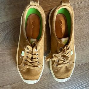 Cariuma Tan Suede Women's Shoes